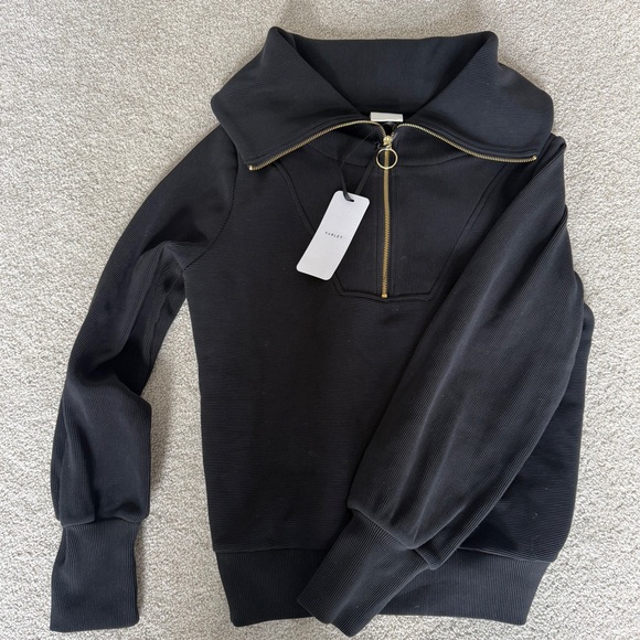 Varley Tops - NEVER WORN Varley Vine Half Zip Black Size Small